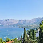 Luxury 3 Bed Sea View Penthouse *