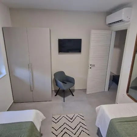 Luxury 3 Bed Sea View Penthouse קאבטאט