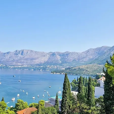 Luxury 3 Bed Sea View Penthouse *