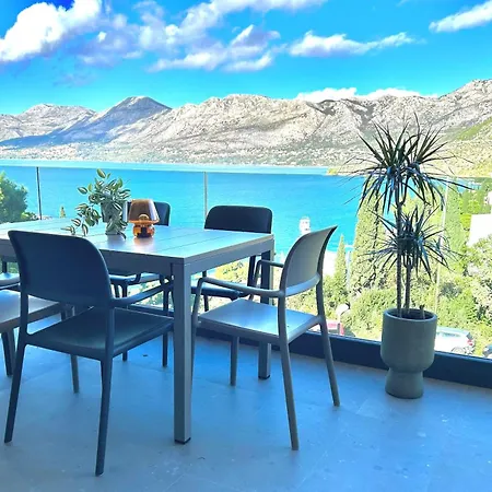 Luxury 3 Bed Sea View Penthouse קאבטאט