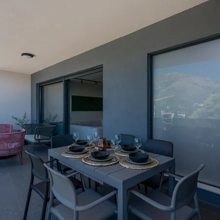 Luxury 3 Bed Sea View Penthouse *