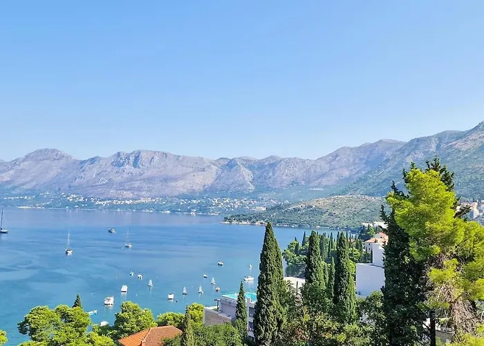 Luxury 3 Bed Sea View Penthouse *