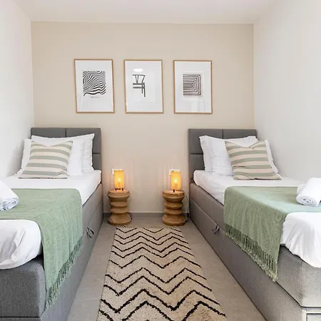 Luxury 3 Bed Sea View Penthouse *