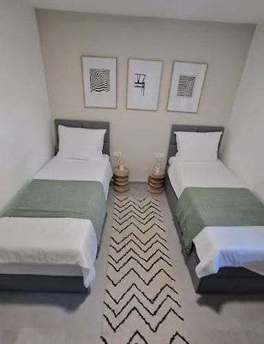 Luxury 3 Bed Sea View Penthouse