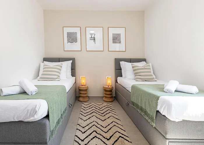 Luxury 3 Bed Sea View Penthouse *