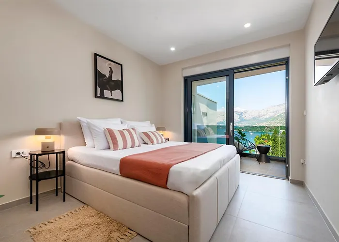 Luxury 3 Bed Sea View Penthouse Semesterbostad